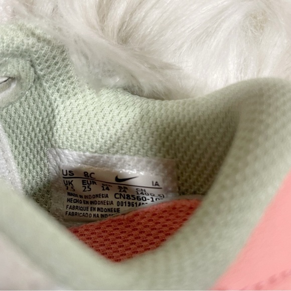 Nike Little Girl MD Valiant Low Gaze Sneakers - Picture 7 of 12